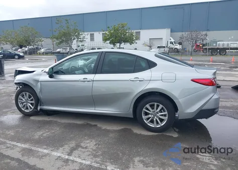 2025 Toyota Camry Le z USA, uszkodzony, nr VIN 4T1DBADK9SU017951